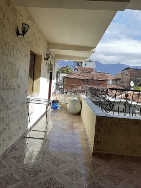 Tirane, jepet me qera Vile 2+1+Ballkon Kati 2, 120 m² 450 € (Rruga Riza Cerova)