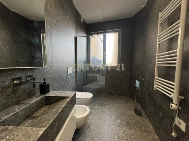 Tirane, jepet me qera apartament 2+1 Kati 0, 1.800 € 