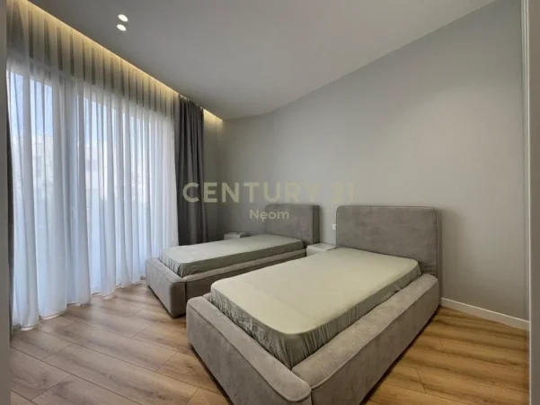 Tirane, jepet me qera apartament 2+1 Kati 0, 1.800 € 