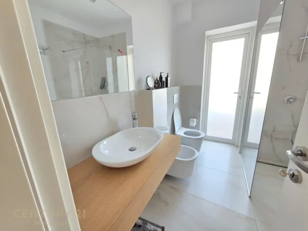 Tirane, jepet me qera apartament 1+1 Kati 5, 65 m² 600 € (SHKOLLA E BALETIT)