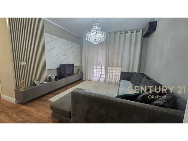 Tirane, jepet me qera apartament 2+1 , 102 m² 750 € 