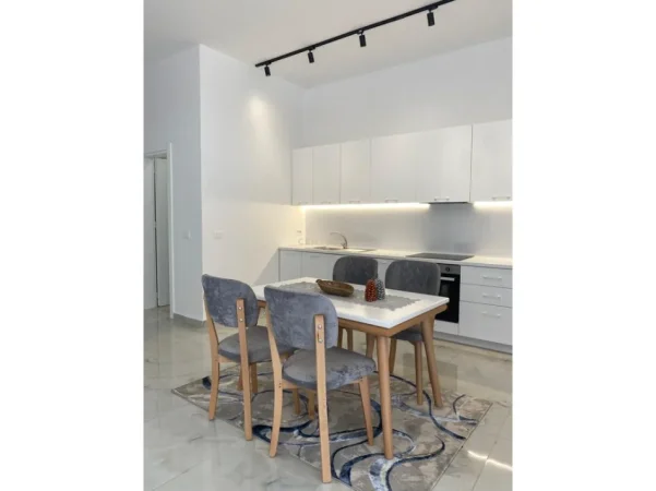 Tirane, jepet me qera apartament 1+1 , 56 m² 400 € 