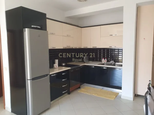 Tirane, jepet me qera apartament 2+1 Kati 3, 95 m² 500 € 