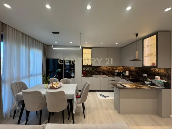 Tirane, shitet apartament 2+1 Kati 1, 122 m² 440.000 € 