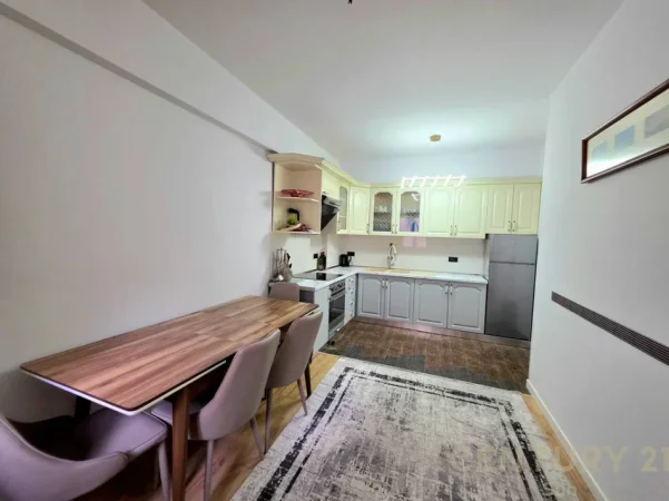 Tirane, jepet me qera apartament 2+1 Kati 2, 112 m² 800 € (rruga e kavajes)