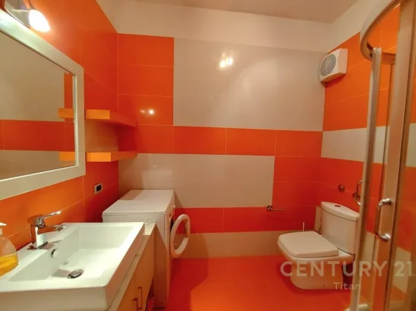 Tirane, jepet me qera apartament 2+1 Kati 8, 103 m² 700 € (rruga e barrikadave)