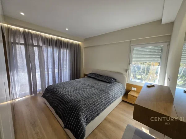 Tirane, jepet me qera apartament 2+1+Ballkon Kati 2, 98 m² 1.500 € (rruga e barrikadave)