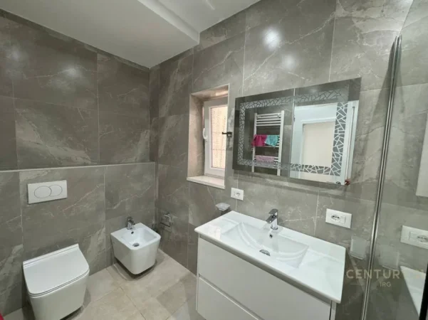 Tirane, jepet me qera apartament 2+1 Kati 2, 75 m² 700 € (bulervardi zogu I)