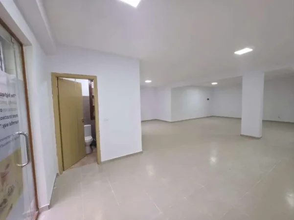 Tirane, shitet ambjent biznesi Kati 0, 90 m² 180.000 € 