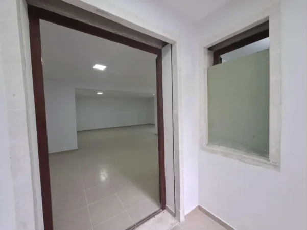 Tirane, shitet ambjent biznesi Kati 0, 90 m² 180.000 € 
