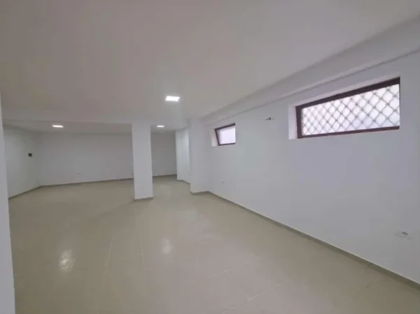 Tirane, shitet ambjent biznesi Kati 0, 90 m² 180.000 € 