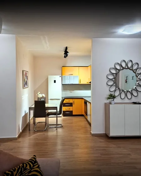 Tirane, jepet me qera apartament 2+1+Ballkon Kati 2, 100 m² 800 € (Kopshti zologjik)