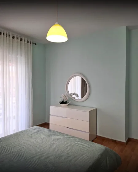 Tirane, jepet me qera apartament 2+1+Ballkon Kati 2, 100 m² 800 € (Kopshti zologjik)