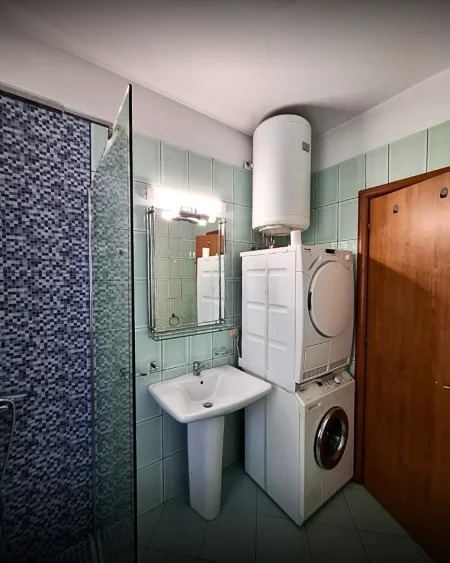 Tirane, jepet me qera apartament 2+1+Ballkon Kati 2, 100 m² 800 € (Kopshti zologjik)