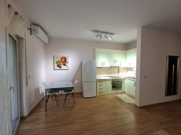 Tirane, jepet me qera apartament 2+1+Ballkon Kati 2, 100 m² 750 € (Kopshti zologjik)