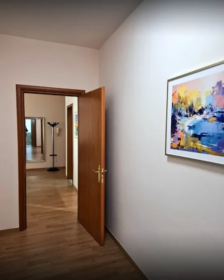 Tirane, jepet me qera apartament 2+1+Ballkon Kati 2, 100 m² 750 € (Kopshti zologjik)