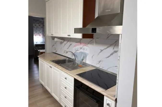 Tirane, jepet me qera apartament , 110 m² 700 € 