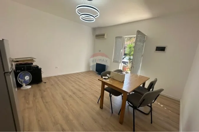 Tirane, jepet me qera Vile , 60 m² 700 € (Selvia)