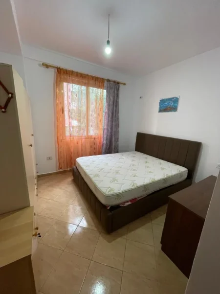 Tirane, jepet me qera apartament 1+1+Aneks+Ballkon Kati 2, 59 m² 400 € 