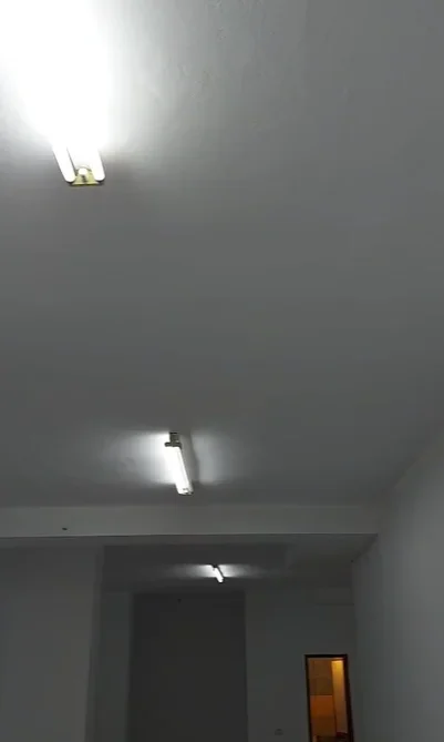 Tirane, jepet me qera dyqan , 40 m² 400 € (PAZARI I RI)