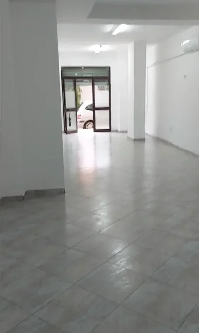 Tirane, jepet me qera dyqan , 40 m² 400 € (PAZARI I RI)