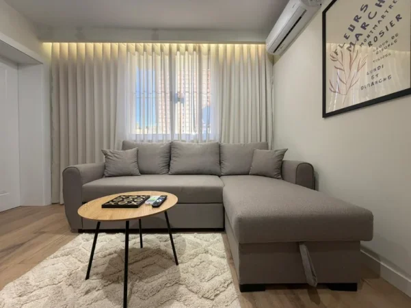Tirane, shitet apartament 1+1 Kati 4, 65 m² (21 Dhjetori)
