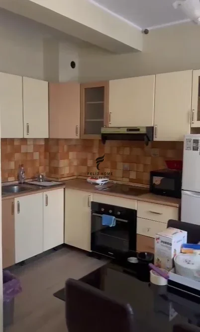 Tirane, jepet me qera apartament 1+1 Kati 2, 60 m² 500 € (BRRYLI)