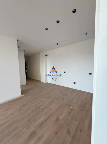 Tirane, jepet me qera apartament 2+1+Ballkon Kati 3, 106 m² 625 € 