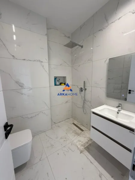 Tirane, jepet me qera apartament 2+1+Ballkon Kati 3, 106 m² 625 € 