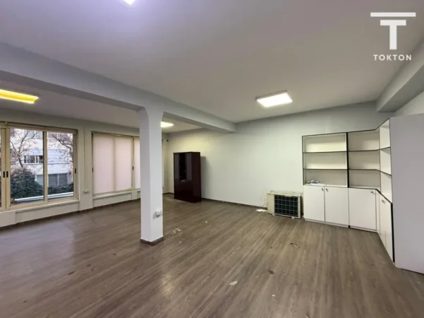 Tirane, jepet me qera ambjent biznesi Kati 1, 146 m² 2.200 € (Ish Stadiumi Dinamo)