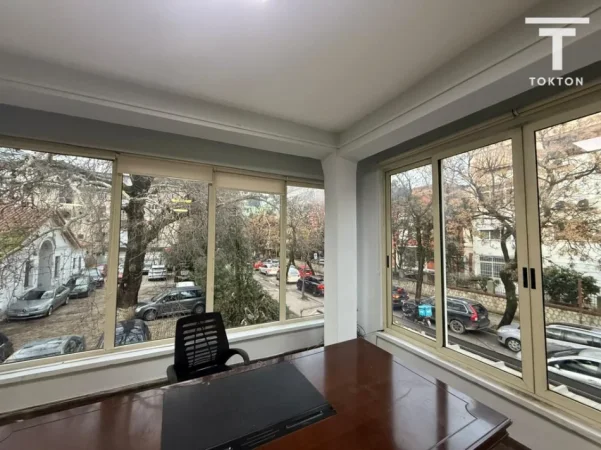Tirane, jepet me qera ambjent biznesi Kati 1, 146 m² 2.200 € (Ish Stadiumi Dinamo)