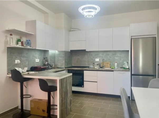 Shqiperi, jepet me qera apartament 1+1 , 70 m² 500 € 