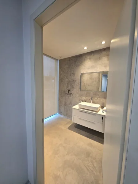 Tirane, jepet me qera zyre Kati 8, 770 m² 17.700 € (ZOGU I ZI)