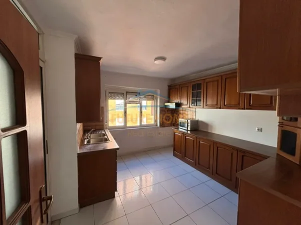 Tirane, jepet me qera apartament 2+1 Kati 6, 500 € (Myslym Shyri)