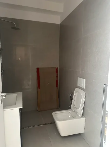 Tirane, jepet me qera garsonier 500 Euro Kati 7, 35 m² (Zogu i Zi)