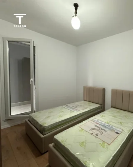 Tirane, jepet me qera apartament 2+1 Kati 5, 74 m² 450 € (Paskuqan)