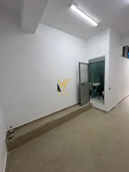 Tirane, jepet me qera dyqan Kati 0, 30 m² 370 € (KODRA E DIELLIT)