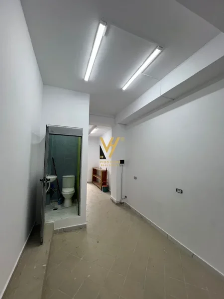 Tirane, jepet me qera dyqan Kati 0, 30 m² 370 € (KODRA E DIELLIT)