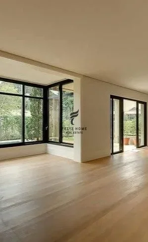 Tirane, jepet me qera zyre Kati 1, 120 m² 2.500 € (MEDRESEJA)