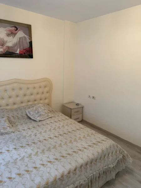 🏠 Jepet Apartament 2+1  Pranë kthesës së Kamzës, tek Casa Italia  500 €
