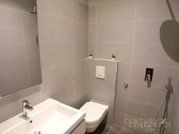 Tirane, jepet me qera apartament 2+1 Kati 2, 78 m² 1.000 € (Blloku)