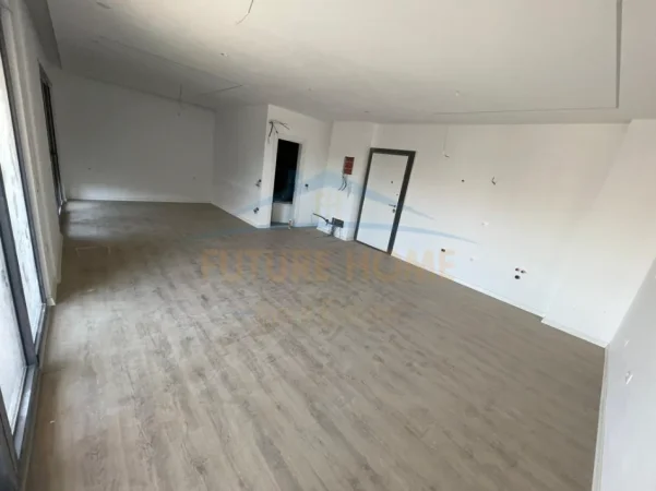Tirane, jepet me qera ambjent biznesi Kati 1, 72 m² 850 € (Jordan Misja)