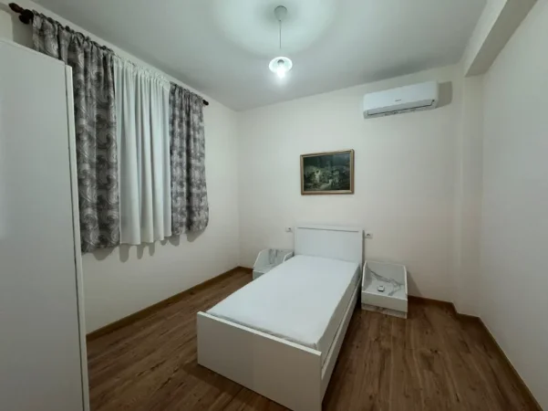 Tirane, jepet me qera apartament 2 Katshe , 180 m² 1.300 € (Ali Demi)