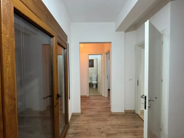 Tirane, jepet me qera apartament 2 Katshe , 180 m² 1.300 € (Ali Demi)