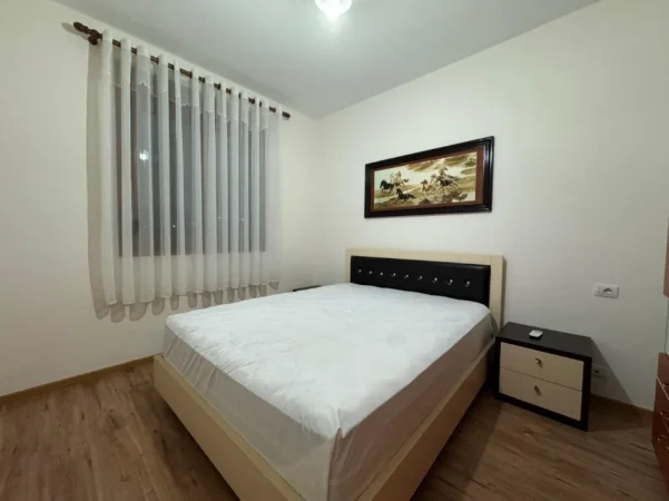 Tirane, jepet me qera apartament 2 Katshe , 180 m² 1.300 € (Ali Demi)