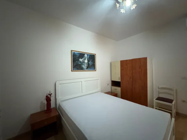 Tirane, jepet me qera apartament 2 Katshe , 180 m² 1.300 € (Ali Demi)