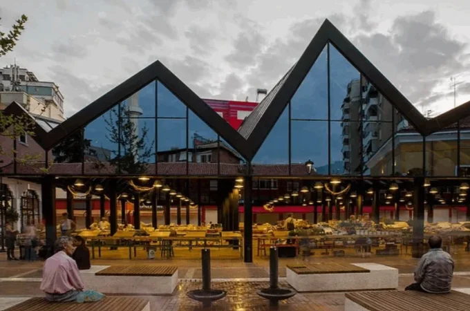 Tirane, jepet me qera zyre , 68 m² 600 € 