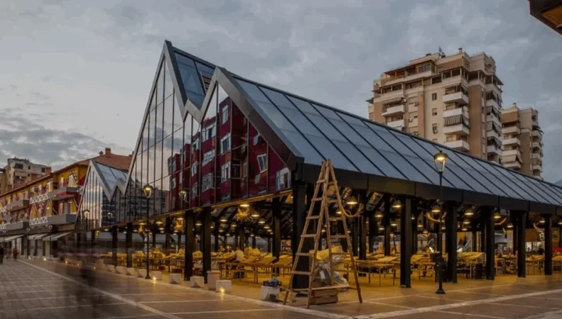 Tirane, jepet me qera zyre , 68 m² 600 € 