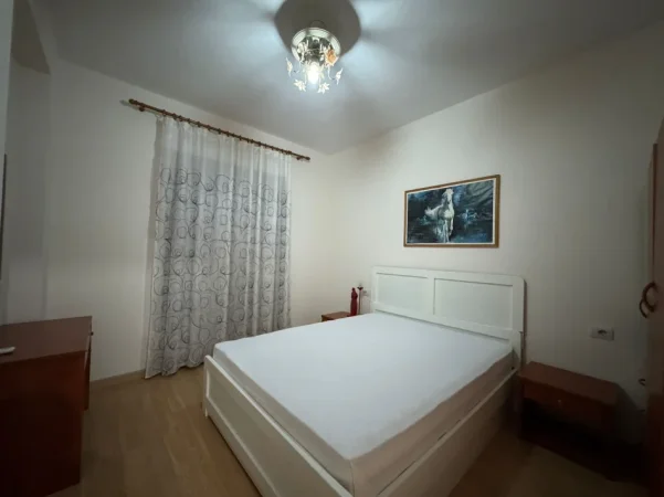 Tirane, jepet me qera Vile 2 Katshe , 180 m² 1.300 € (Ali Demi)