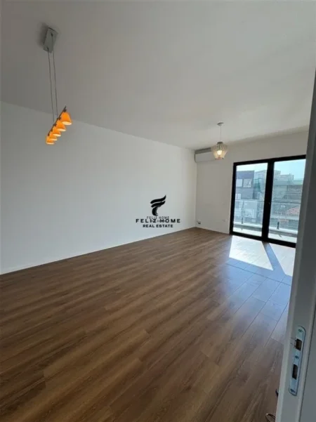 Tirane, jepet me qera zyre Kati 6, 122 m² 600 € (RRUGA E DIBRES)